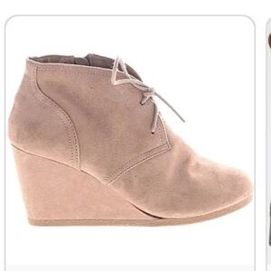 Dolce Vita Women's Tan Suede Wedges 5.5 New Condition!